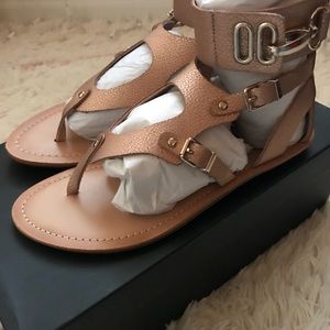 NIB Madden Girl Kylie and Kendall Gold Flats😍😍